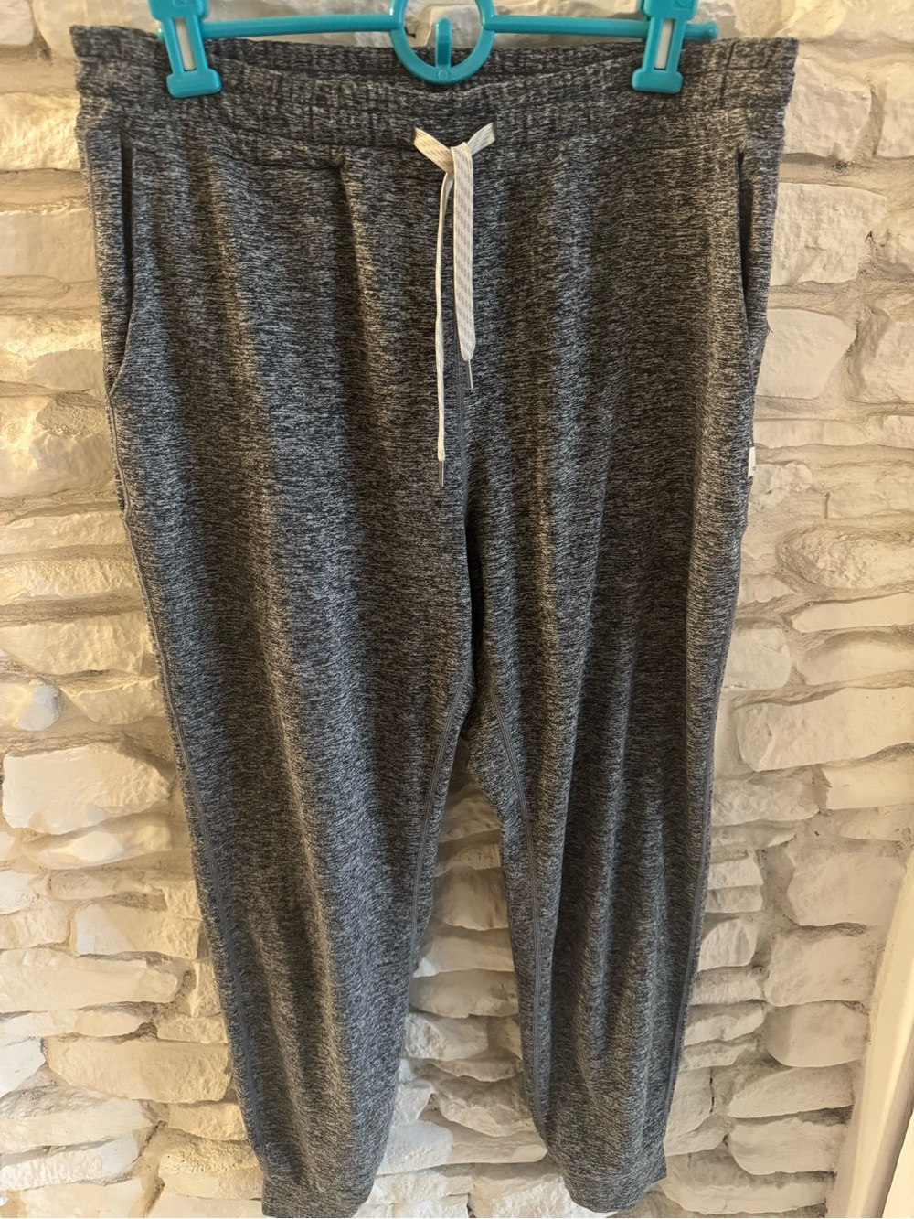 Vuori Performance Joggers Heather Grey / Charcoal DreamKnit